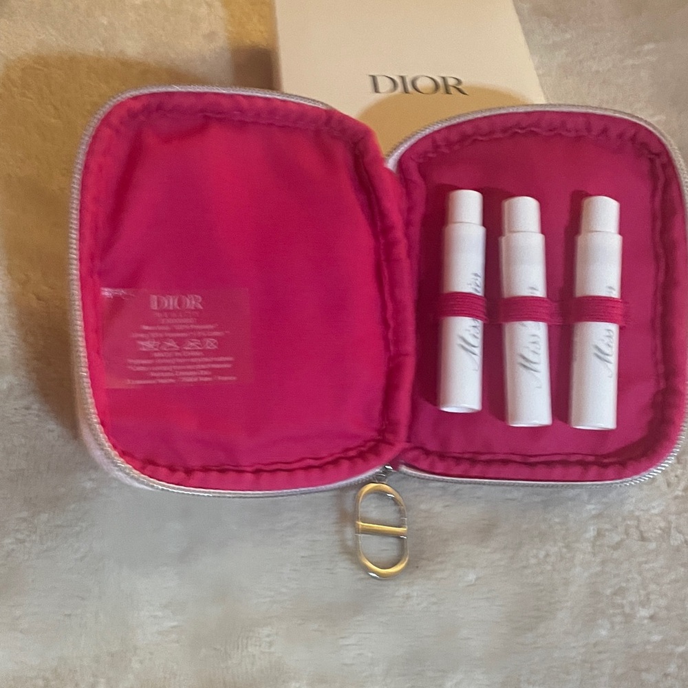 NIB Miss Dior small pouch & 3 samples